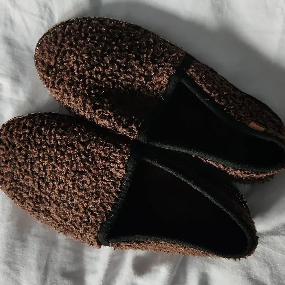 Acorn Kids Slippers - Brown Size 3-4